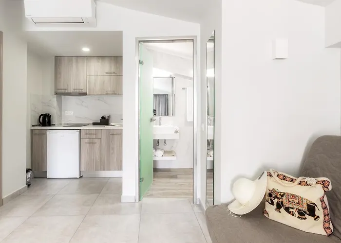 Summer Aparthotel 3*